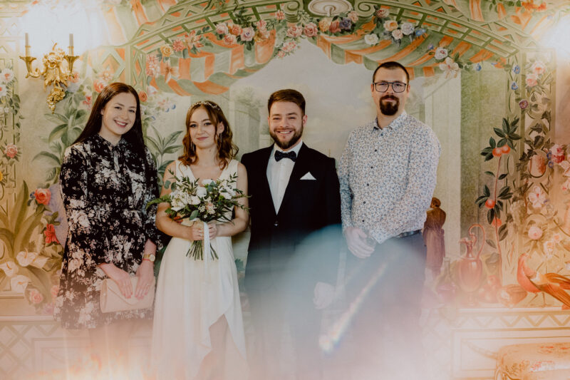 Grupowe zdjęcia rodzinne w pałacyku ślubów USC Białystok