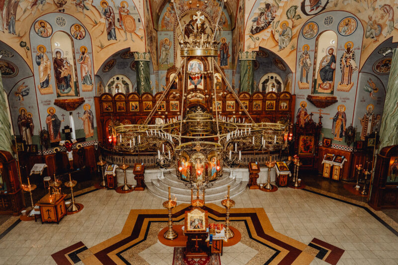 Piękne wnętrza cerkwi Zmartwychwstania Pańskiego w Białymstoku zrobione z chóru
