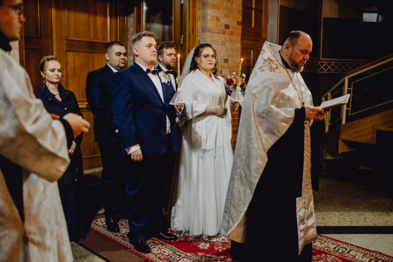 Rozpoczęcie ceremonii ślubnej w cerkwi Zmartwychwstania Pańskiego w Białymstoku