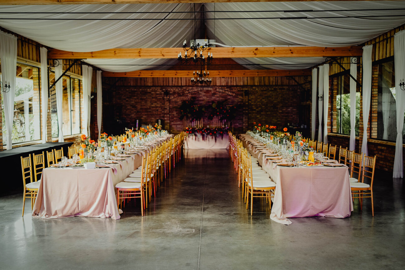 Przygotowana do wesela sala Stodoły weselnej Kiszukówka.