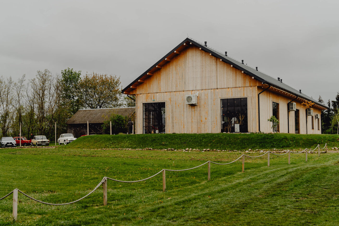 Stodoła Weselna Łąki i Pola zdjęcie od szczytu.
