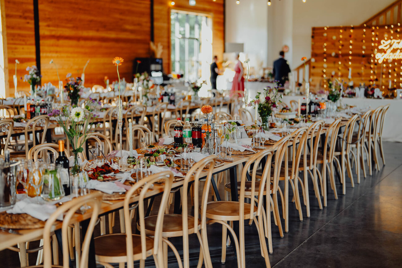 Stodoła Weselna Łąki i Pola, zdjecie stołów na weselu.